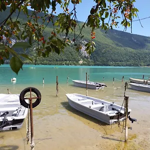 camping-le-hameau-des-pcheurs.hotels-rhonealpes.com/